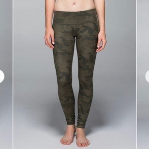 Lululemon Wunder Under 28”